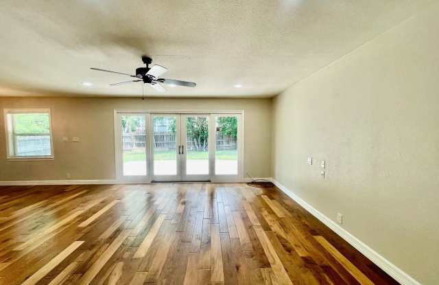 122 Alamo Gallery 2