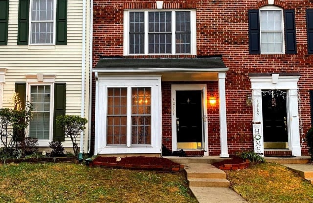 42791 PILGRIM SQUARE - 42791 Pilgrim Square, South Riding, VA 20152