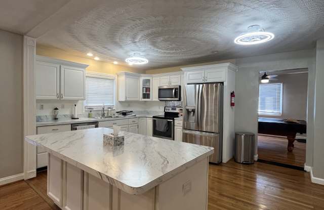 2627 McKann Avenue - 3 Gallery 3