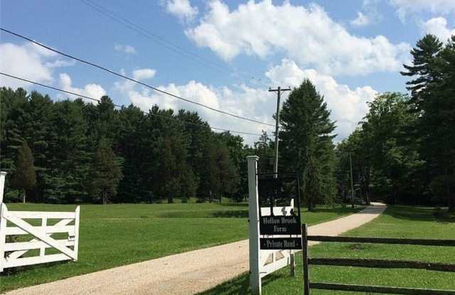 16 Hollow Brook Lane Gallery 2