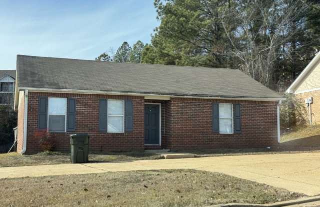 2 bed 2 bath near campus with fenced in yard! photos photos