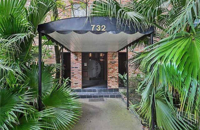 Condo unit in Gated community with open floorplan, natural light, central air, with PARKING !!! photos photos