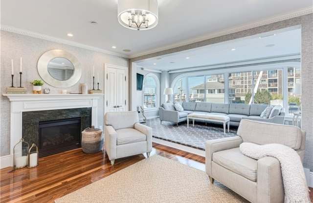 28 Brown and Howard Wharf - 28 Brown and Howard Wharf, Newport, RI 02840