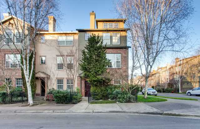 Stylish Townhome with Dual Primary Suites, Bonus Room & Prime Location Near Intel! photos photos