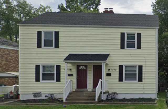 3 Bed 2 Full Bath Duplex Gallery 1