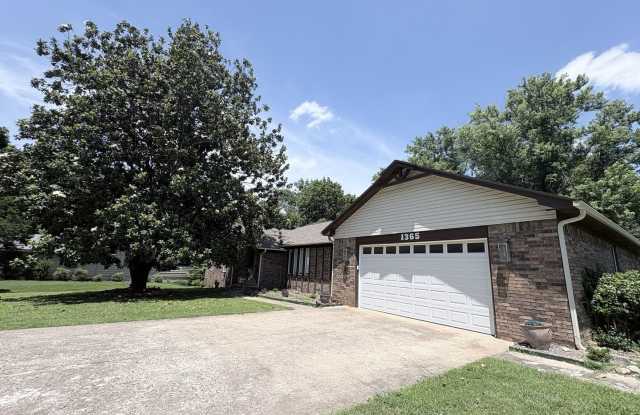 Remarkable 4 bed 2.5 bath w/ basement in Siloam Springs Gallery 3