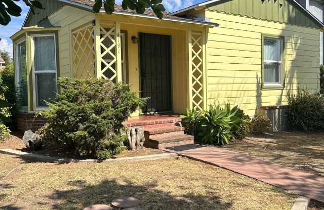 North Park 2/2+ Bonus room, garage and rear fenced patio yard - 4191 Iowa Street, San Diego, CA 92104