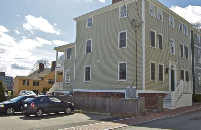 428 Pleasant Street - 428 Pleasant Street, Portsmouth, NH 03801