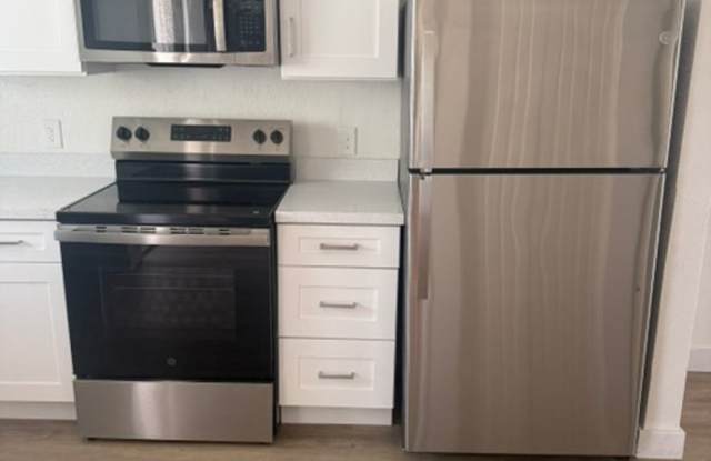 ✨ Fully Renovated 3 Bed / 2 Bath Townhome in Central Phoenix Gallery 3