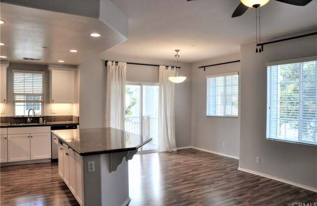 15883 Birdfeeder Lane Gallery 3