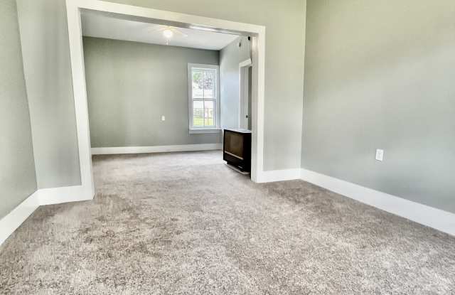 117 W Hemlock St Gallery 1