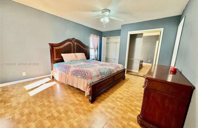 6032 SW 38th St photos photos