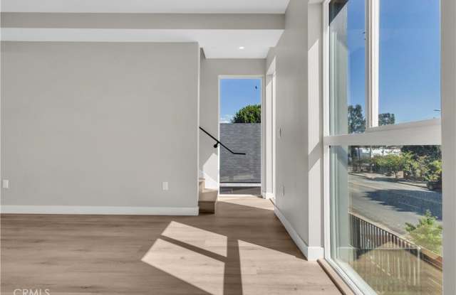 661 S Soto Street Gallery 3