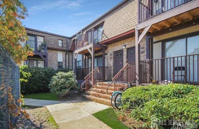 1220 N Oaks Boulevard N - 1220 North Oaks Boulevard, North Brunswick, NJ 08902
