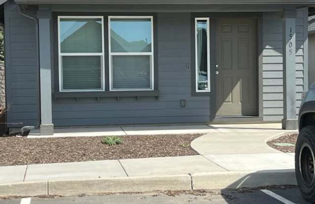 2 Bedroom / 1 Bathroom Cottage in SW Redmond OR photos photos
