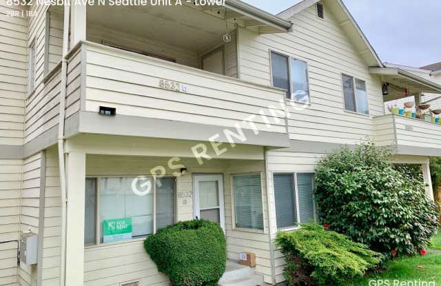 2 bedroom 1 bathroom, Convenient Location - 8532 Nesbit Avenue North, Seattle, WA 98103