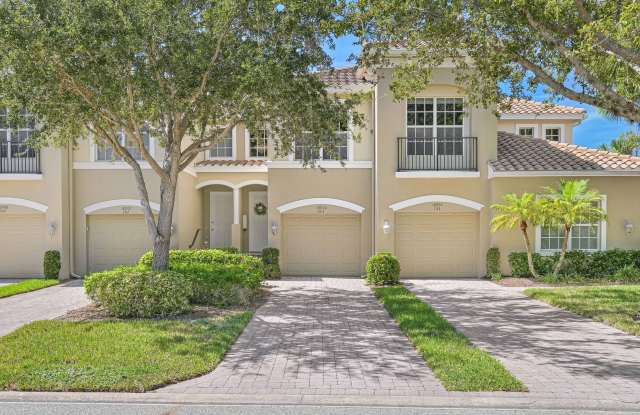 NOW AVAILABLE - UNFURNISHED Townhome - 3/2 in Shadow Wood! Gallery 1