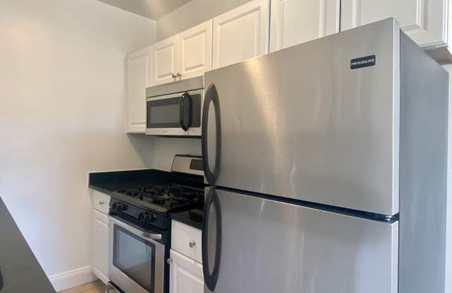 Nicely updated 1 bed in a prime location. photos photos