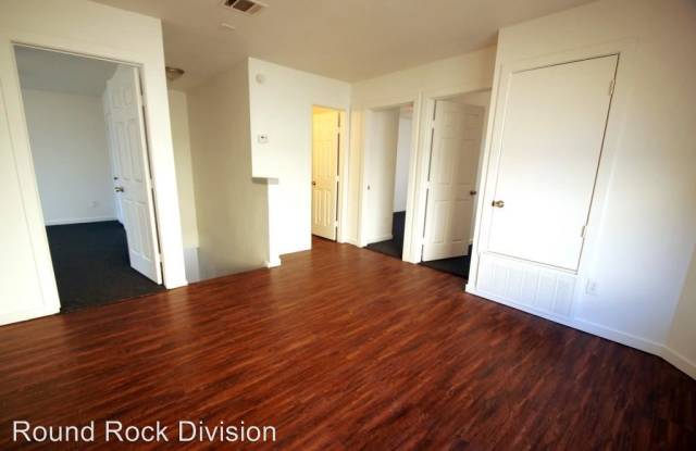 1305 Garden Path Dr Gallery 3