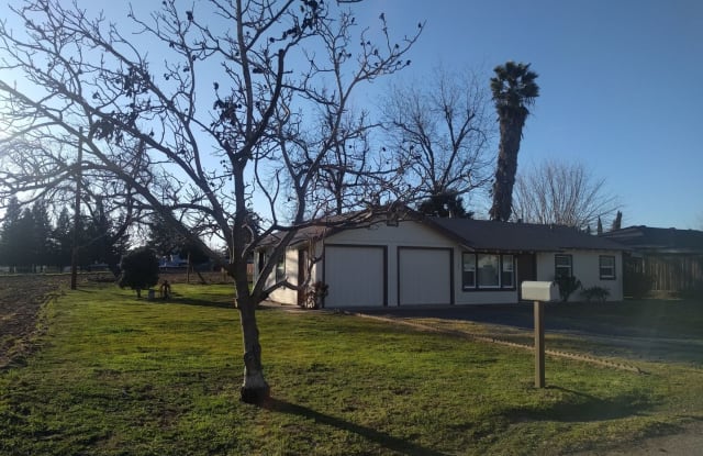 1557 Lynn Avenue - 1557 Lynn Avenue, West Modesto, CA 95358