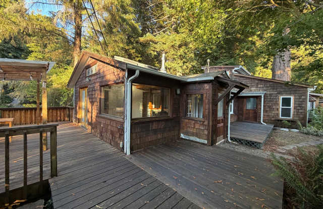 Arcata Bungalow near Cal Poly Gallery 1