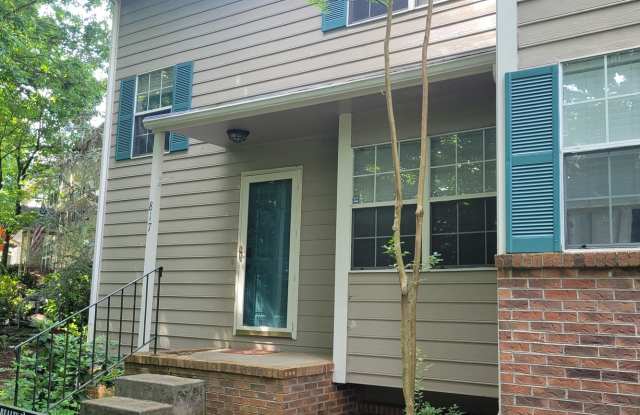 Knoxville 37923 - 2 bed 2.5 bath condo - call Howard Grower 865-705-0969 photos photos