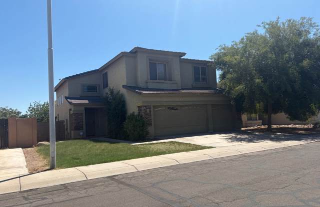 4 Bedroom Chandler Rental – Vaulted Ceilings, Primary Deck, 3-Car Garage Gallery 1