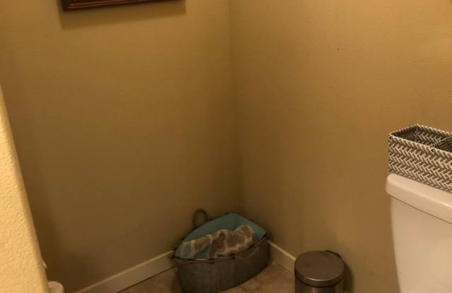 Large 4 Bedroom House in Newberg. Great Location! photos photos