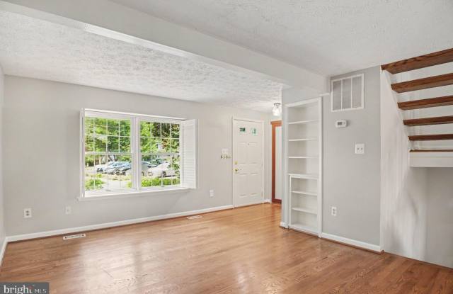 11510 UNDEROAK Court Gallery 4