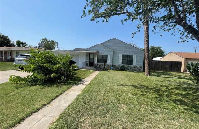 822 East Warren Avenue photos photos