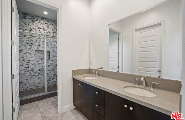 10615 Wood Briar Court Gallery 4