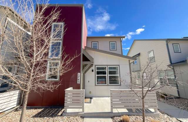 3 Bedroom Townhome Available Near Voyager Pkwy  Interquest Pkwy! photos photos