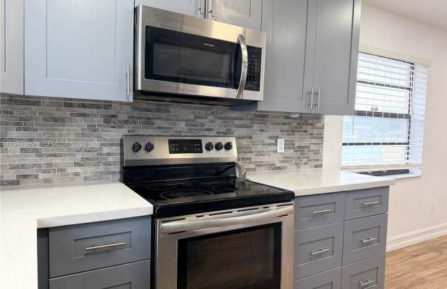9151 Orchid Tree Lane 131, Pembroke Pines, FL 33024 Gallery 3