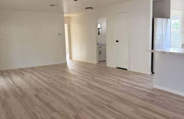 Fresh Remodeled 4 Bedroom Gallery 3
