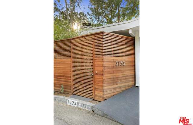 3133 HOLLYRIDGE Drive Gallery 3