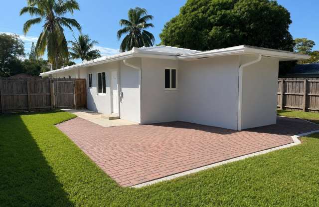 1077 NE 34th Street photos photos