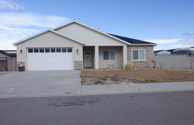 3 Bed 2 bath with 2 car attached garage photos photos