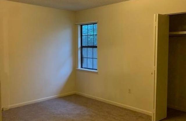 1604 Iola Dr * Gallery 4