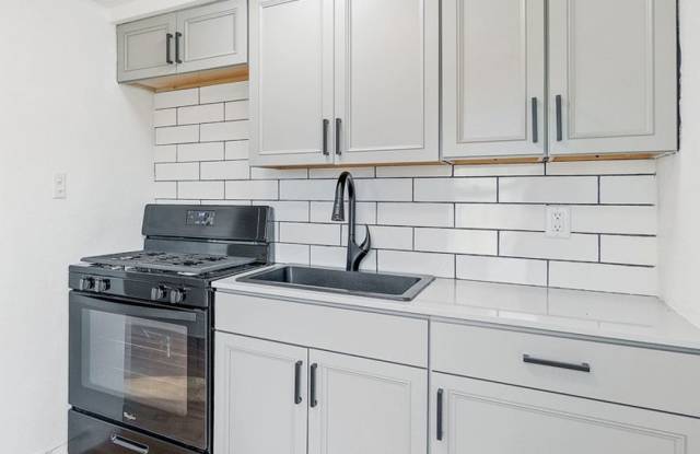 249 - 255 Parkview Blvd photos photos