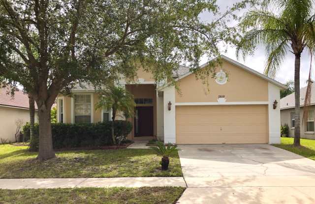 Lovely 3/2 Spacious Home with a Fenced Backyard and a 2 Car Garage in Deans Reserve - Orlando! - 2939 Cedena Cove Street, Orange County, FL 32817