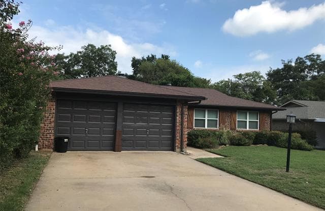 628 Oak Drive - 628 West Oak Street, Hurst, TX 76053