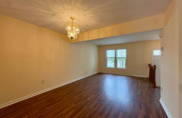 Charming 3BD/2.5BA Townhome with Large Backyard in Windsor Mill, MD! Gallery 3