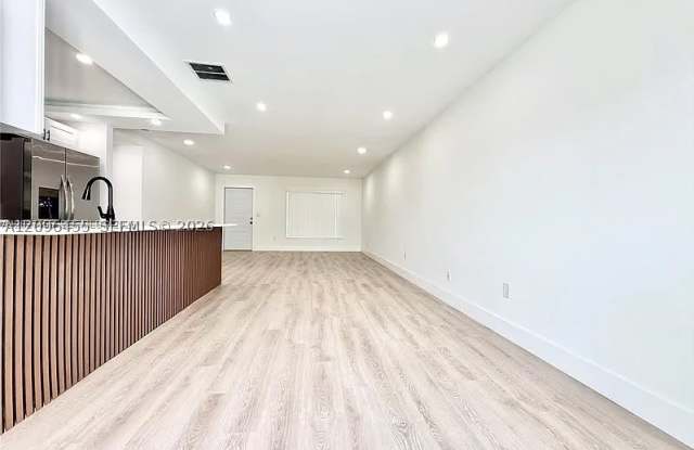 10208 SW 20th Gallery 3