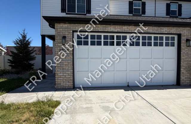 Move-In Bonus!! 3 Bed 2.5 Bath Twin Home in Crescent Hills photos photos