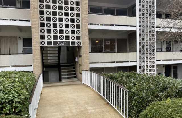 7531 Spring Lake Drive Gallery 1