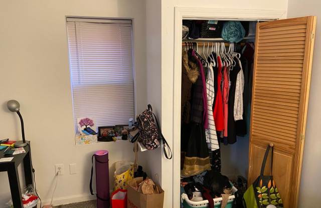 Beautiful 2 bed unit located next to Northeastern. Gallery 3