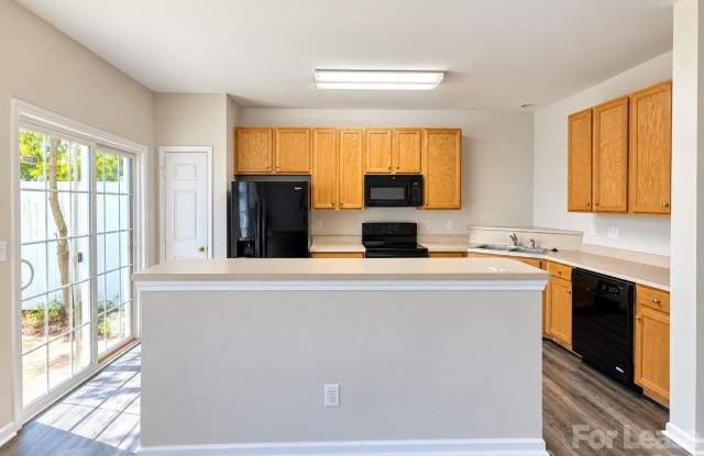 8531 Carolina Lily Lane Gallery 3