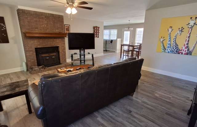 7520 Amanda Circle - 4 photos photos