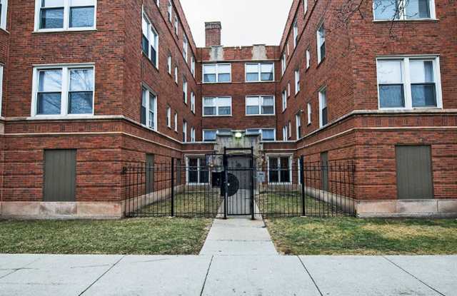 8152 S Evans East Chatham Apartments Gallery 4