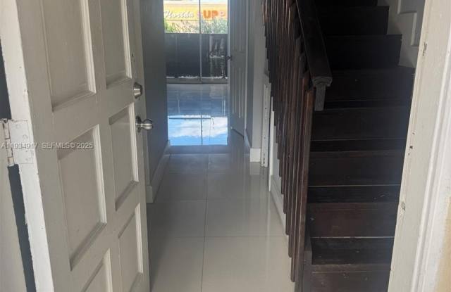 1550 W 7th Ct photos photos